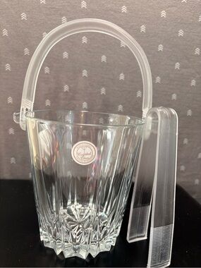 Crystal Clear Glass Ice Bucket with acrylic Tongs - Clear. 3 cup  capacity